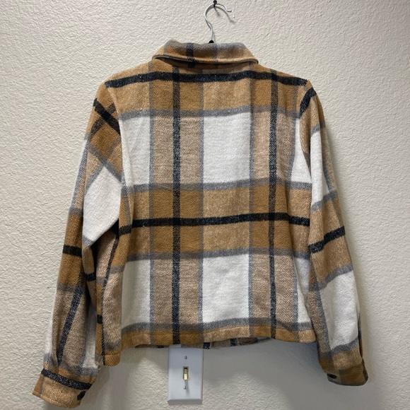 shacket - Picture 2 of 2